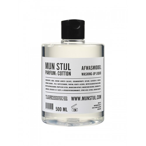 productfoto van Mijn Stijl afwasmiddel. Doorzichtige fles met wit etiket met zwarte letters, strak en simpele vormgeving