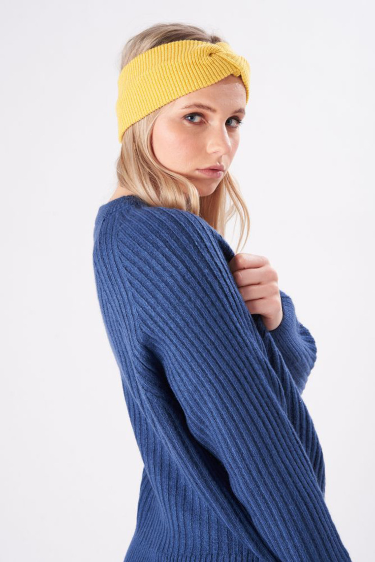 Blauwe knitted trui met lange raglan mouwen van 24colours