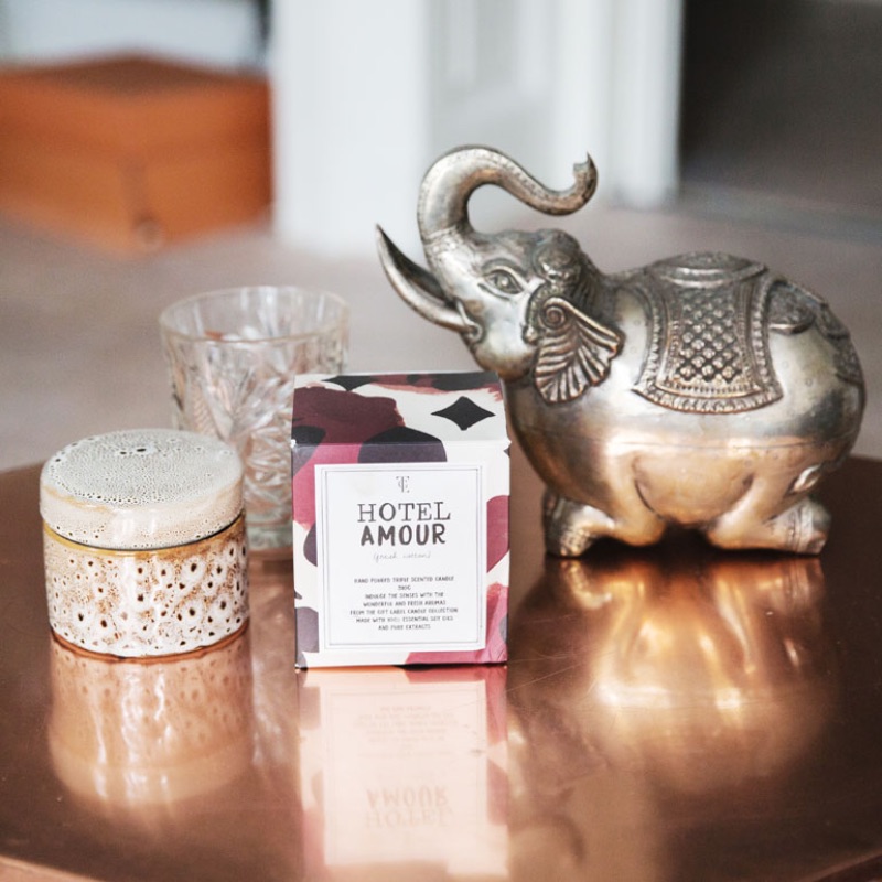 The Gift Label small tin candle -hotel amour