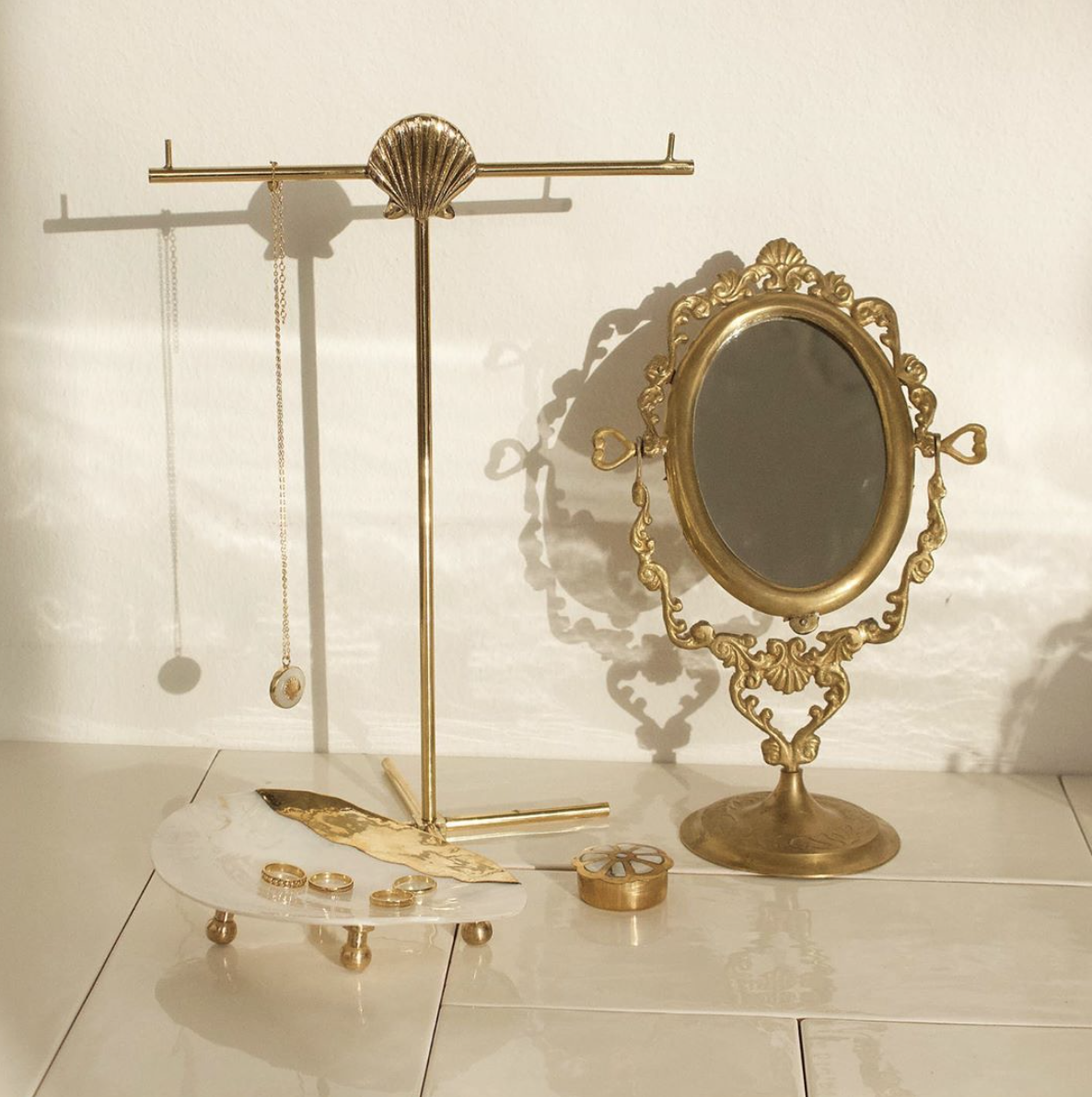 Shell jewellery stand A La Collection