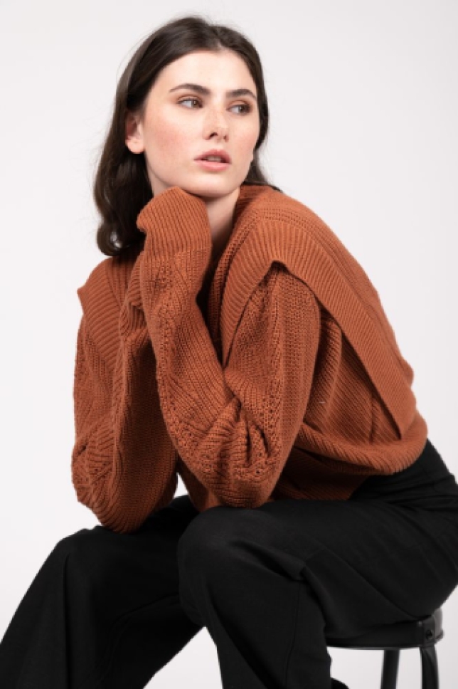 24Colours Knitted Sweater Brown Shoulderdetail