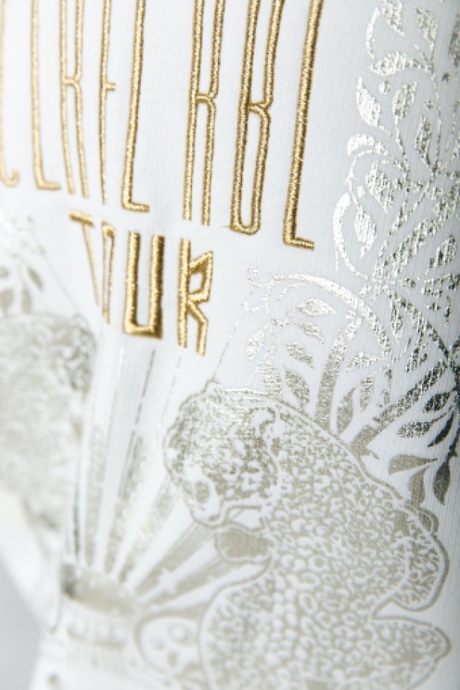 CLRFL RBL Tour Embro Sweat Off white Colourful Rebel closeup goudkleurige print