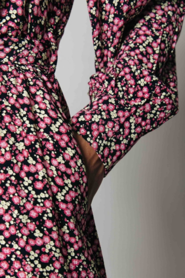 Colourful Rebel Kera Small Flower Maxi Shirt Dress Sweet Pink detail mouw