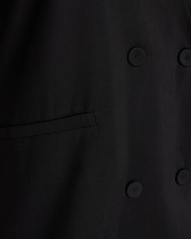 Sisters Point Gilet VAGNA-VE Black detailfoto van zwarte knoop